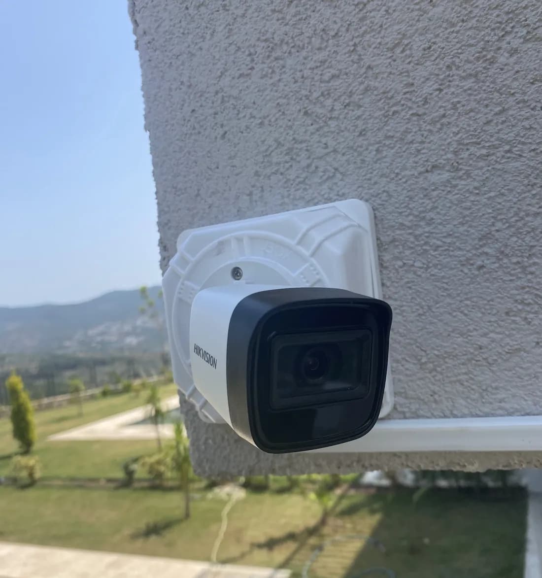Cephe kamerası, bağlantı kutusuyla